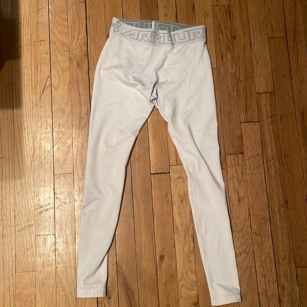 White Under Armour ColdGear leggings size medium in great condition